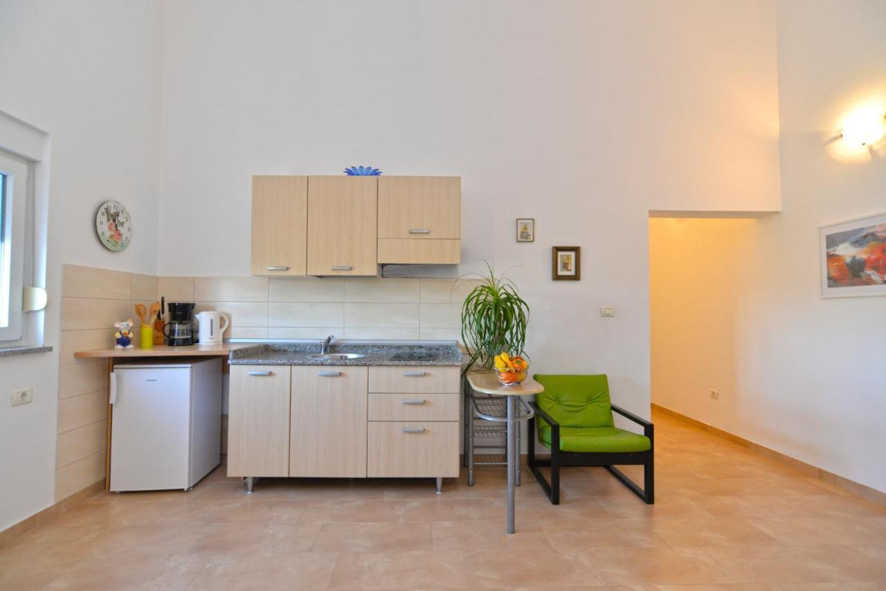 Apartments Bernarda 1773 Banjole Exterior photo