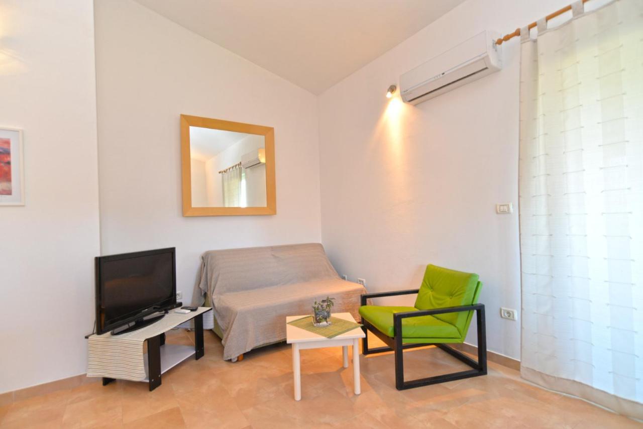 Apartments Bernarda 1773 Banjole Exterior photo