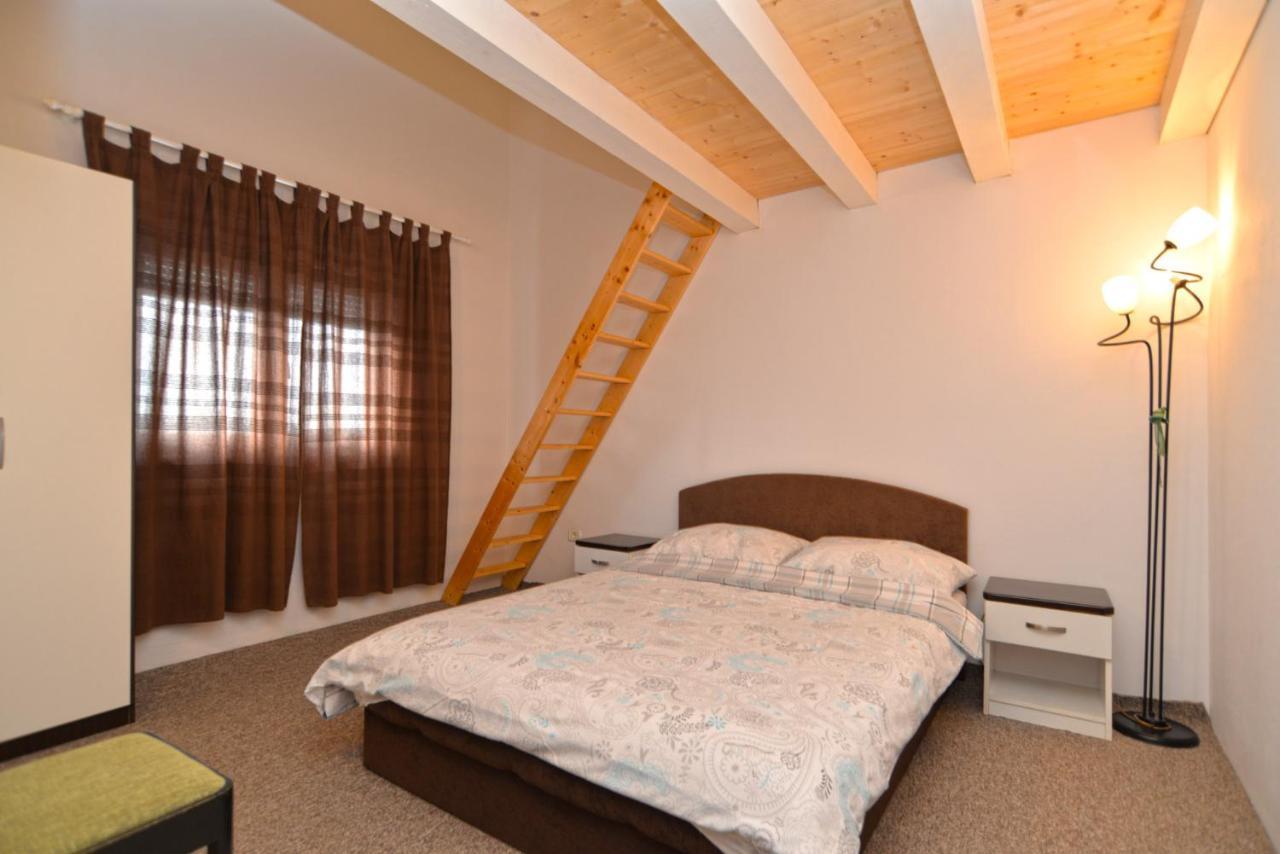 Apartments Bernarda 1773 Banjole Exterior photo
