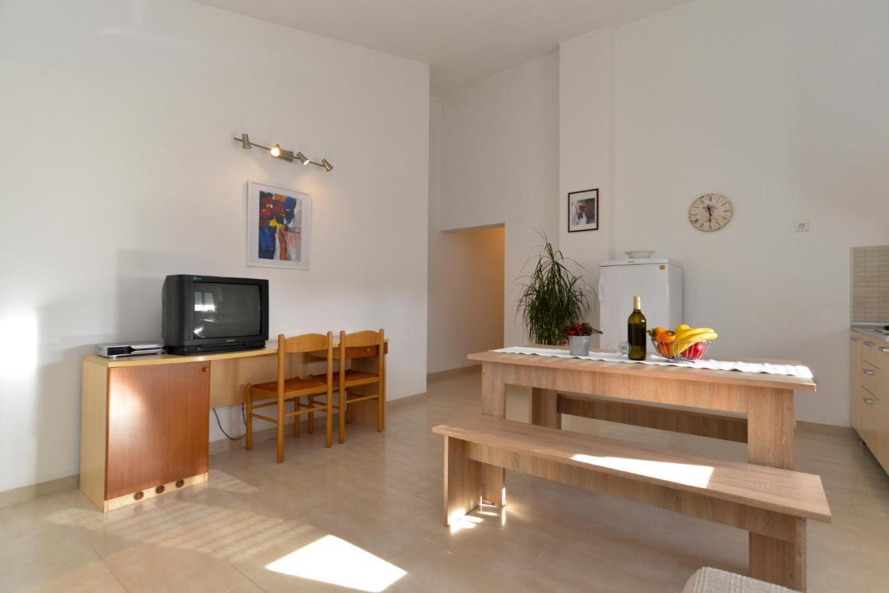 Apartments Bernarda 1773 Banjole Exterior photo