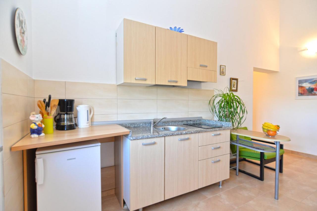 Apartments Bernarda 1773 Banjole Exterior photo